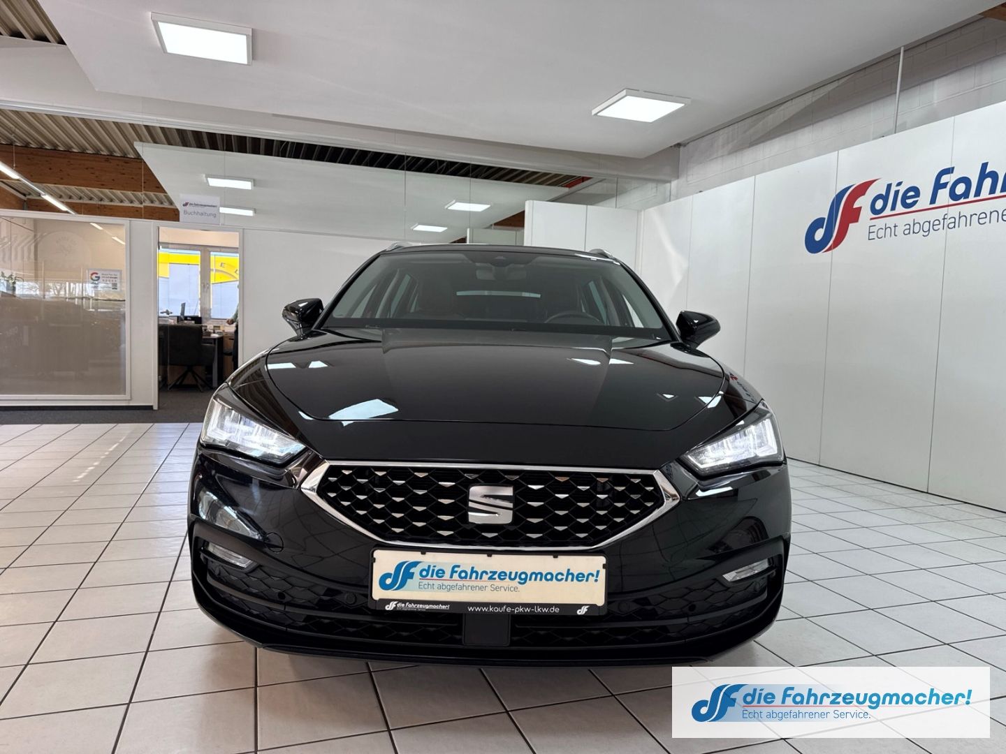 Fahrzeugabbildung SEAT Leon Sportstourer Xcellence e-HYBRID Navi Digita
