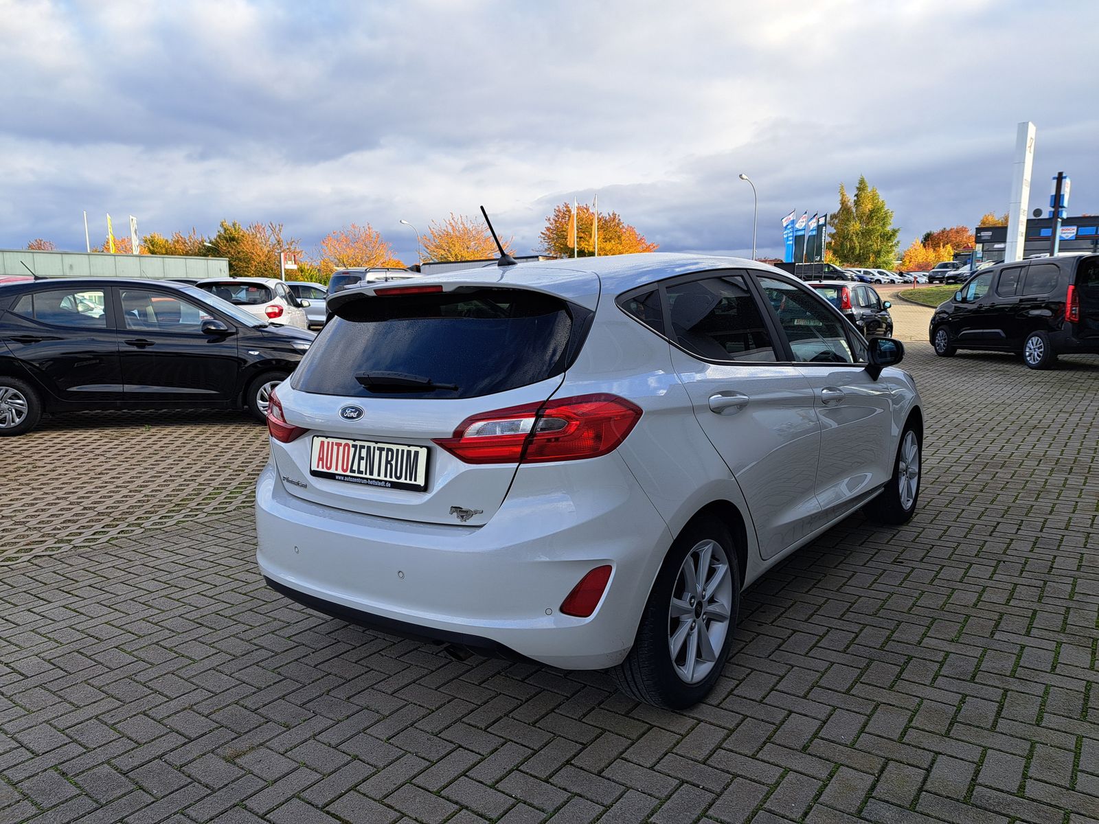 Fahrzeugabbildung Ford Fiesta Trend 86PS NAVI WINTERPAKET ALU PDC KLIMA