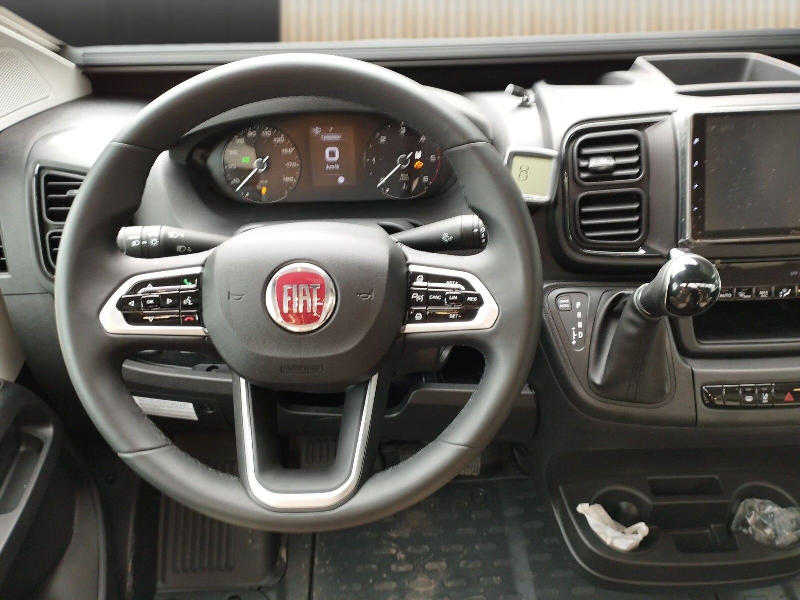 Fahrzeugabbildung Eura Mobil Van V 595 HB RFK, Klimaauto, Fahrassistenzpaket