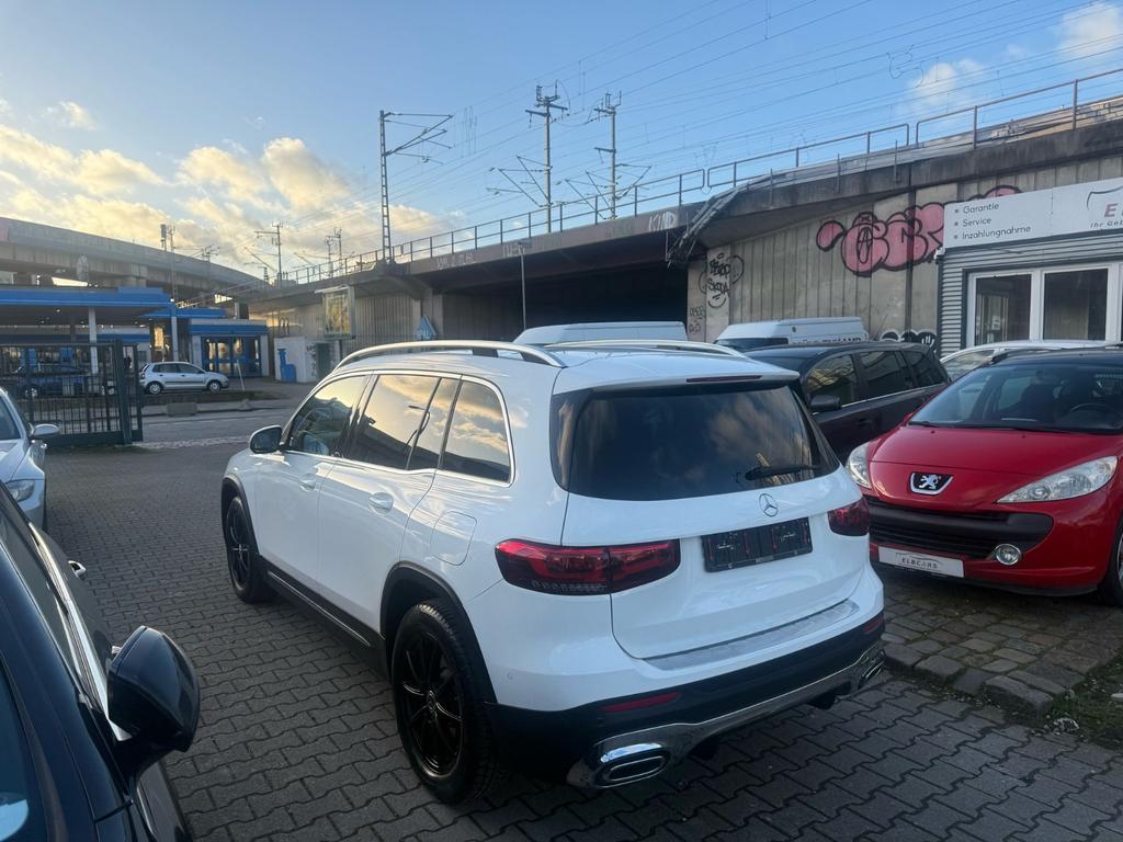 Mercedes-Benz GLB 220