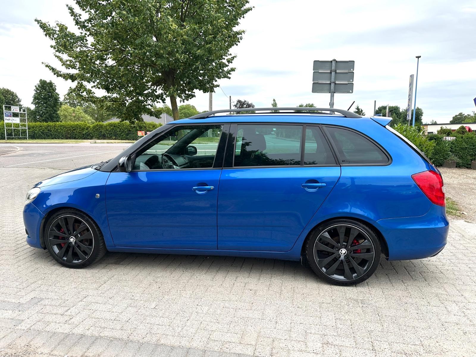 Skoda Fabia Combi RS 1.4 TSI 180 ch • DSG • Sièges sport chauffants • Régulateur • Jantes 17"