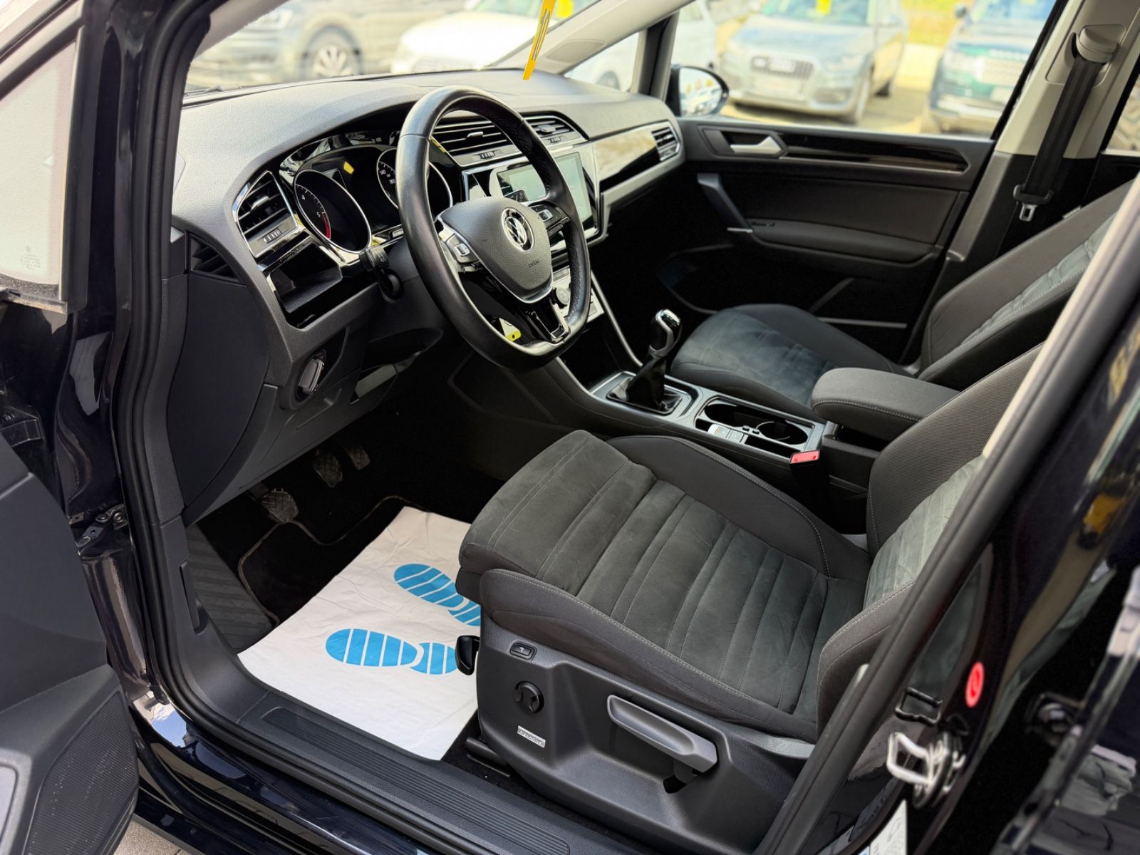 Touran Comfortline 2.0 TDI Alcantara Navi Pano.