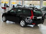 Volvo V50 Kombi T5 AWD Momentum/Automatik/GSD - Volvo V50 Momentum mit Benzin-Antrieb