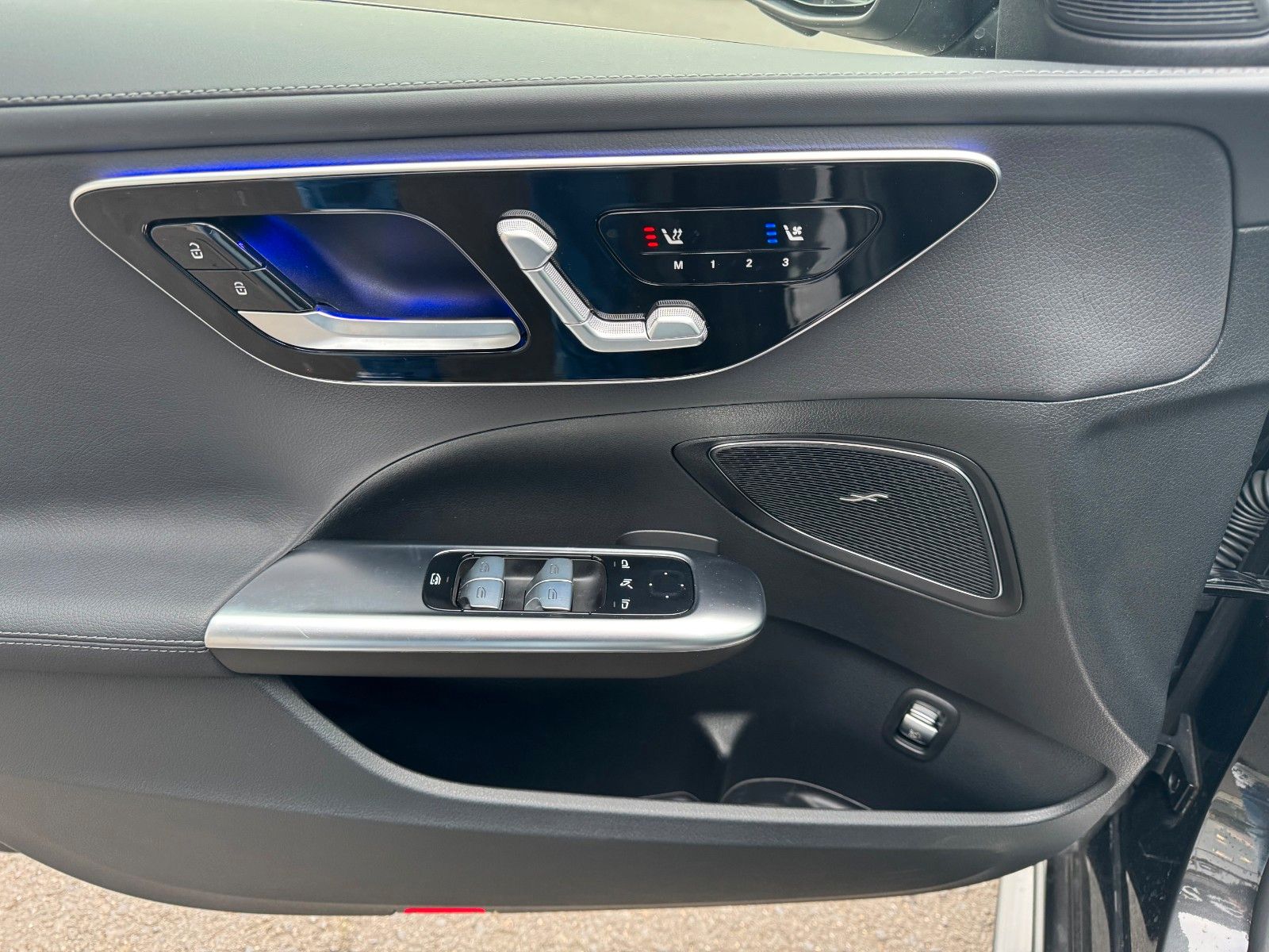 Fahrzeugabbildung Mercedes-Benz C 220d T AMG Digital+AHK+Pano+Memory+360°+SKLIMA