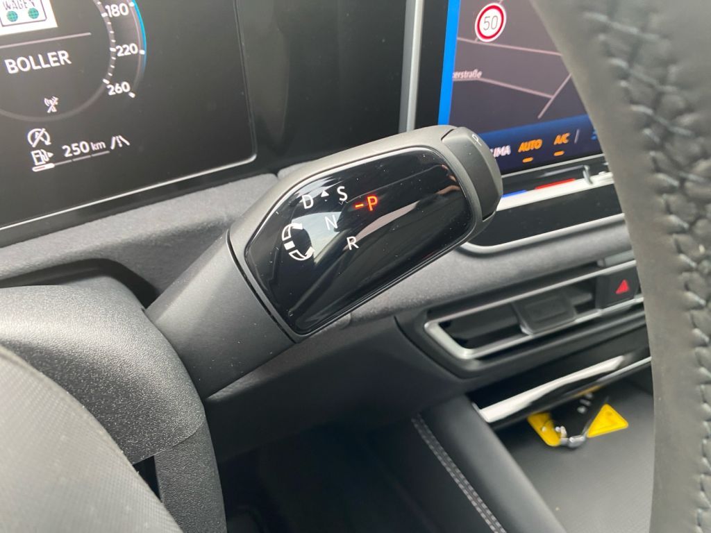 Fahrzeugabbildung Volkswagen Tiguan 1.5 eTSI OPF DSG R-Line