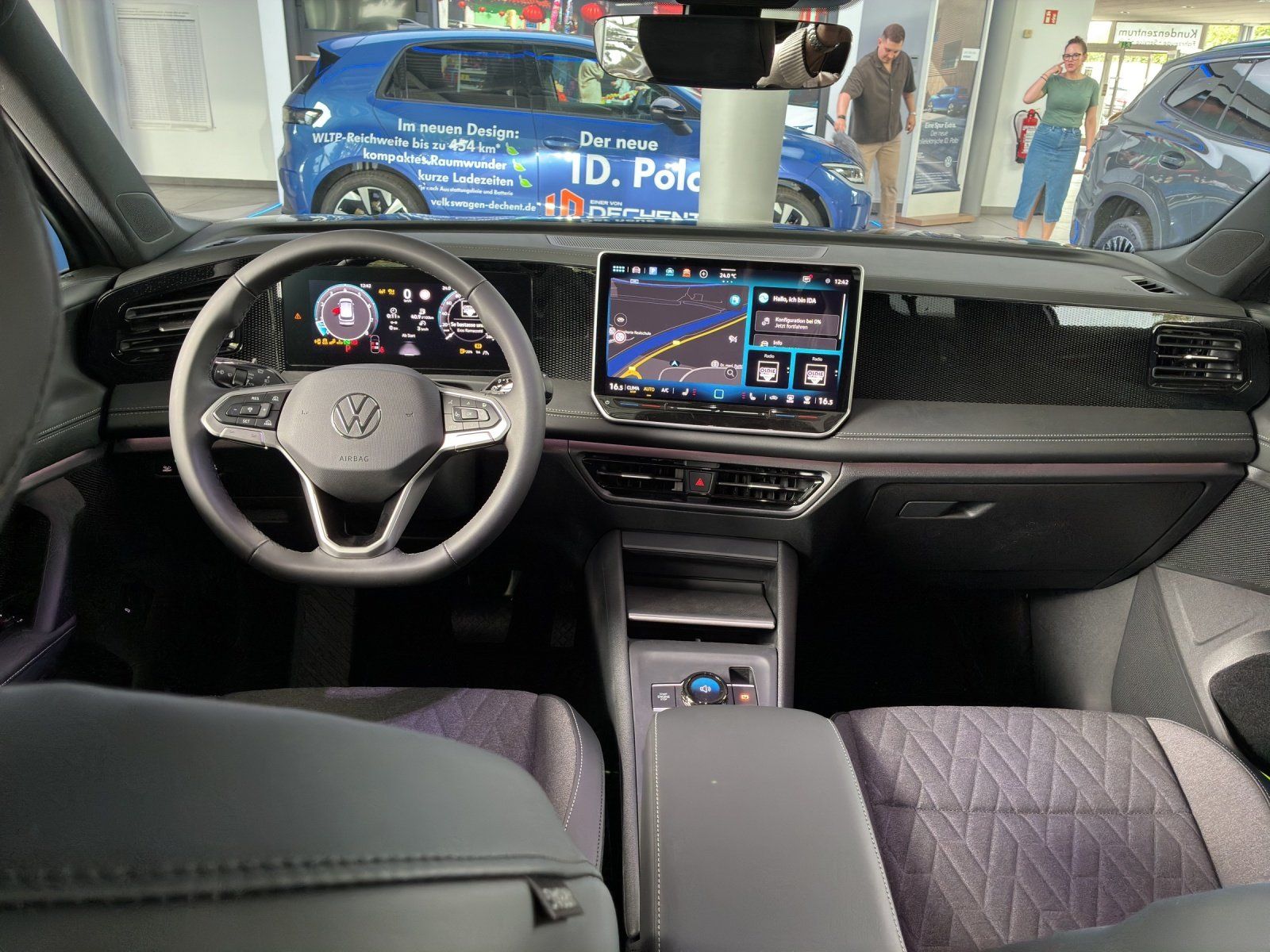 Fahrzeugabbildung Volkswagen Tiguan 2.0 TSI 4Motion W Life 360,AHK,Kamera,LED
