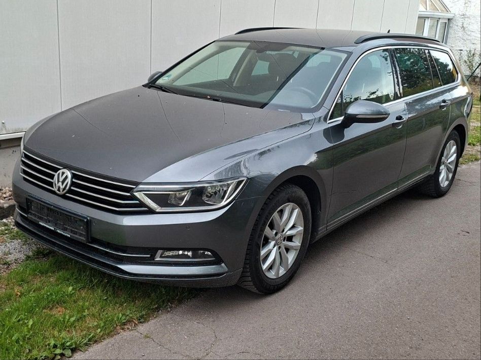 Volkswagen Passat Variant Comfortline ACC PDC SITZH.