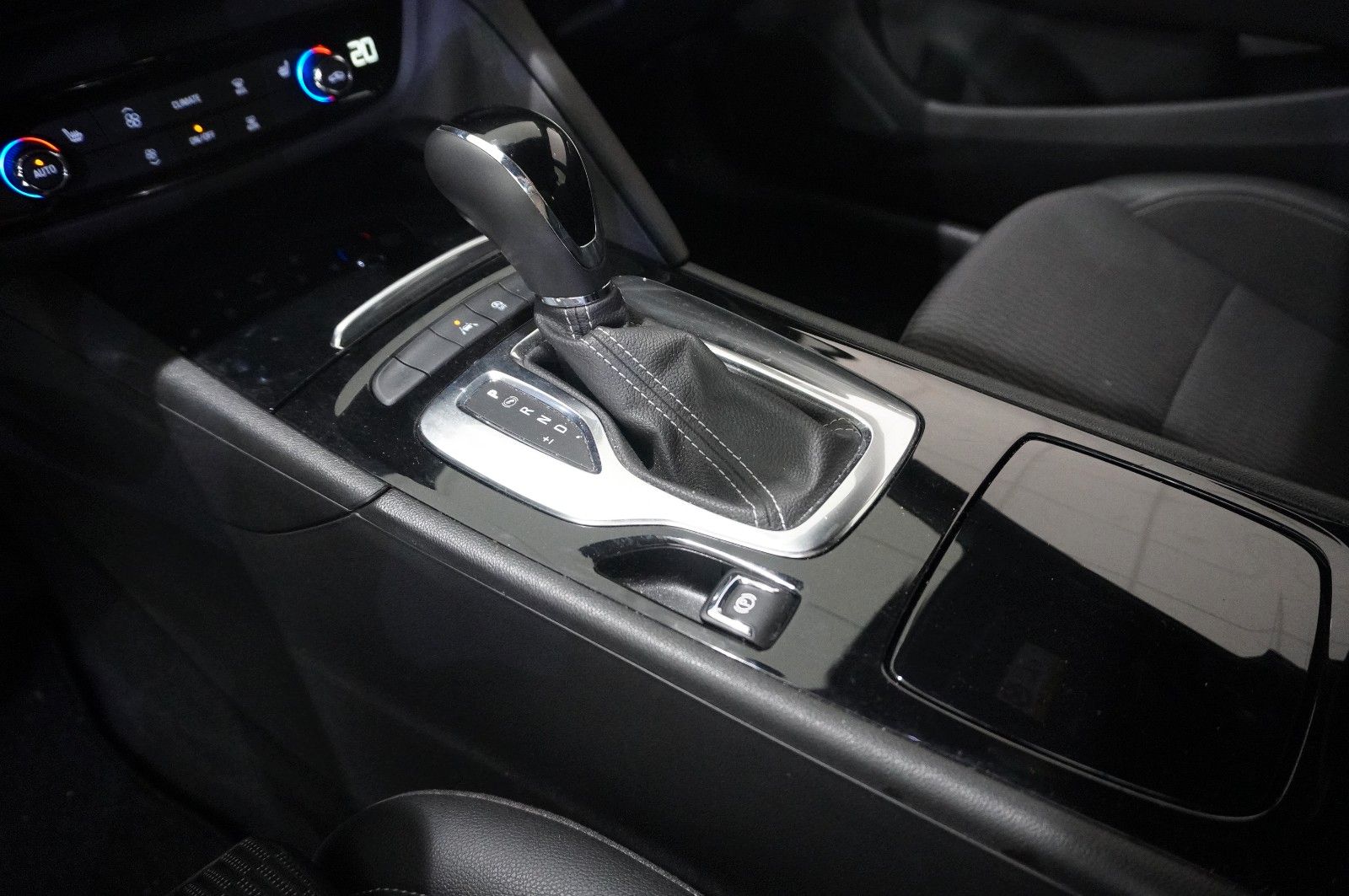 Fahrzeugabbildung Opel Insignia B ST 2.0T ELEGANCE NAVI/LED/VIRT./DAB+