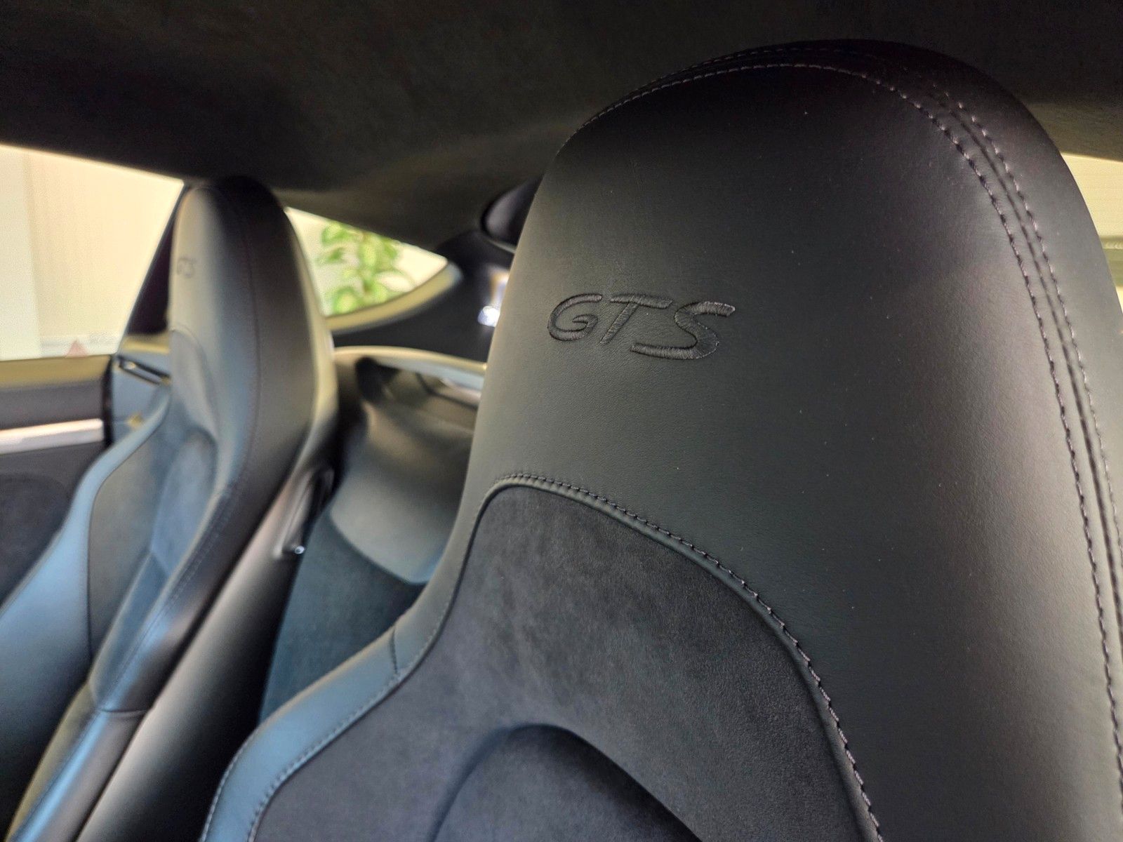 Fahrzeugabbildung Porsche Cayman 718 GTS/Sportchrono