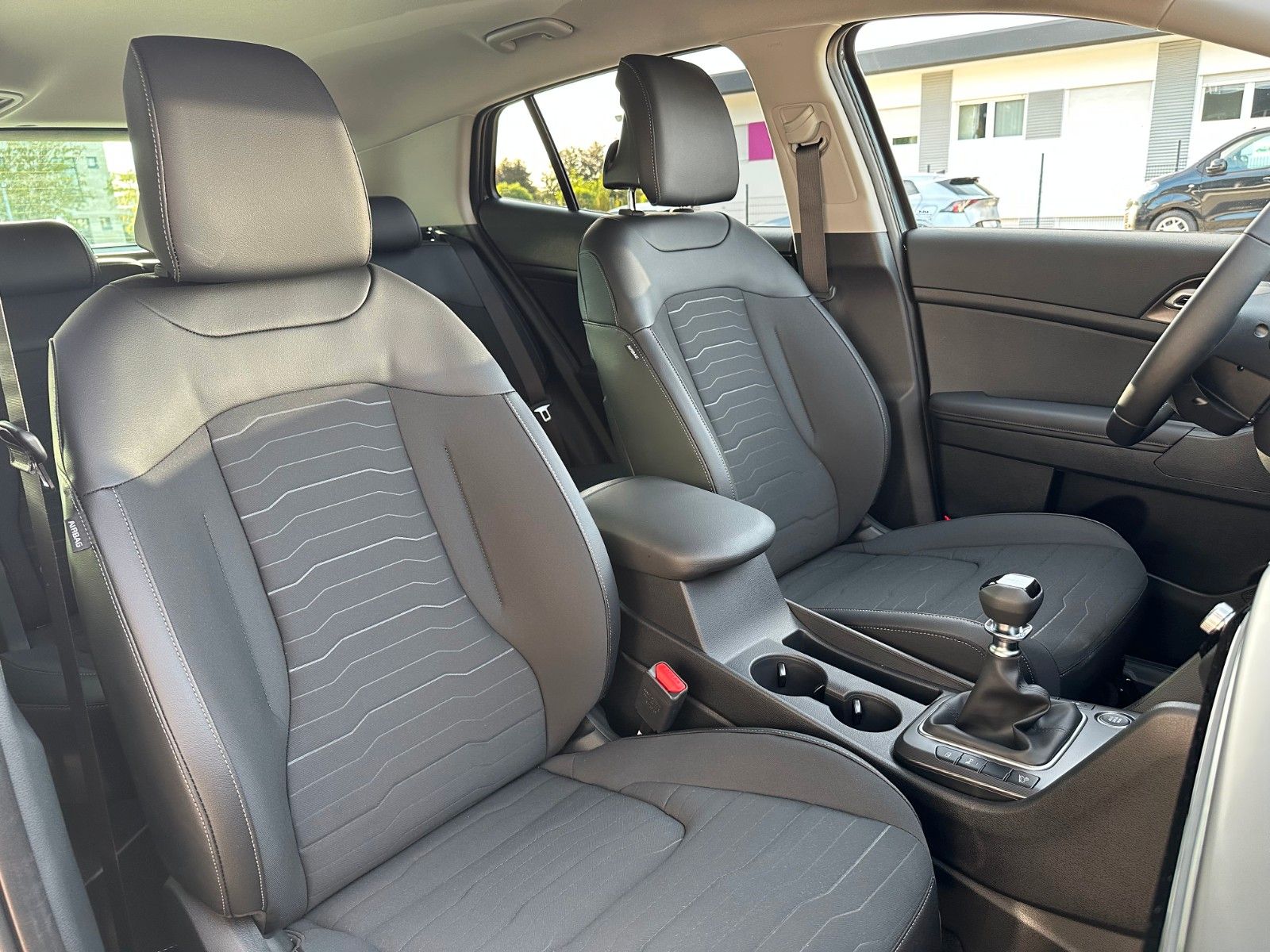 Fahrzeugabbildung Kia Sportage 1.6T 2WD VISION KOM MT