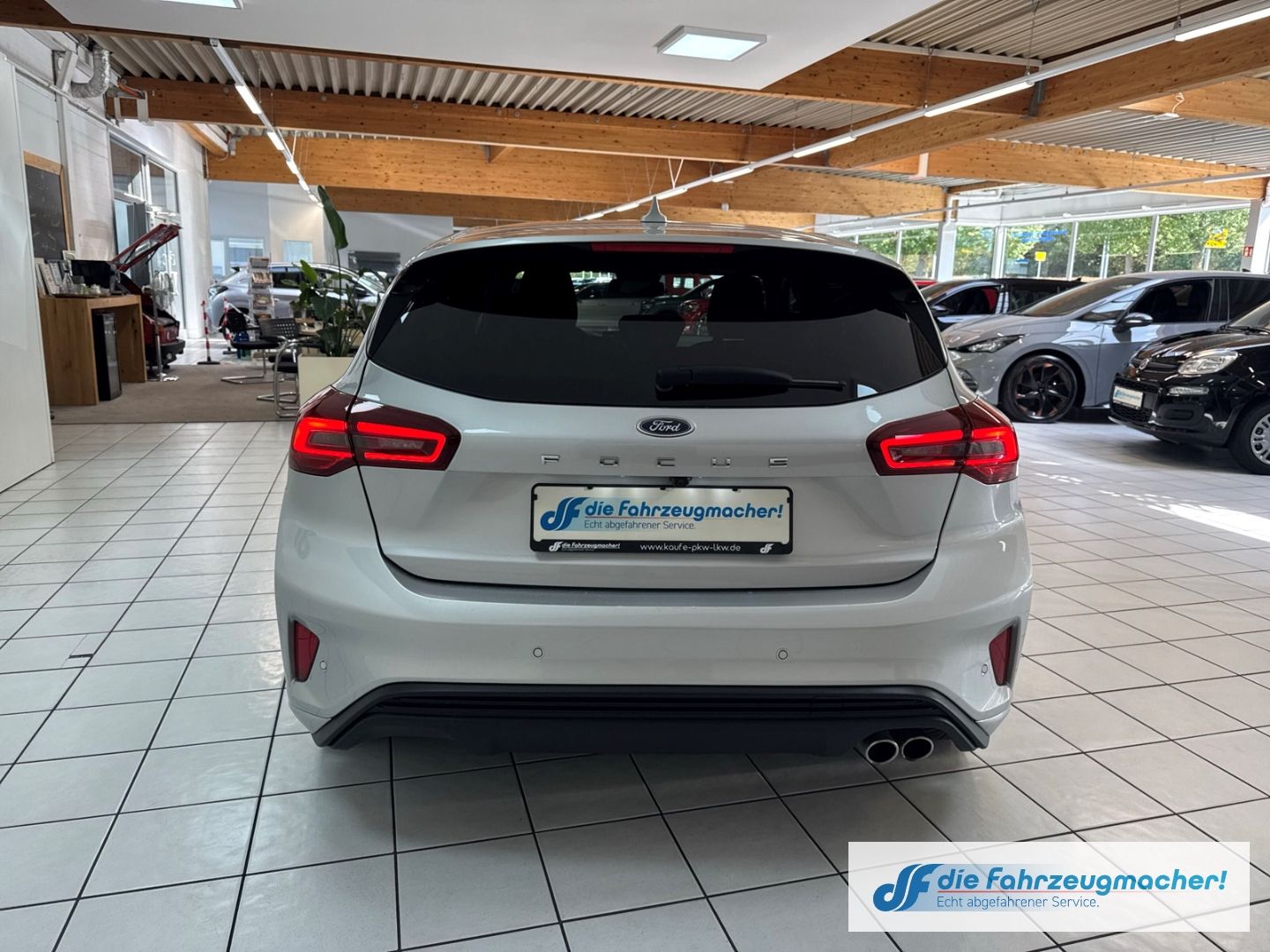 Fahrzeugabbildung Ford Focus ST-Line Navi LED ACC Apple CarPlay Android