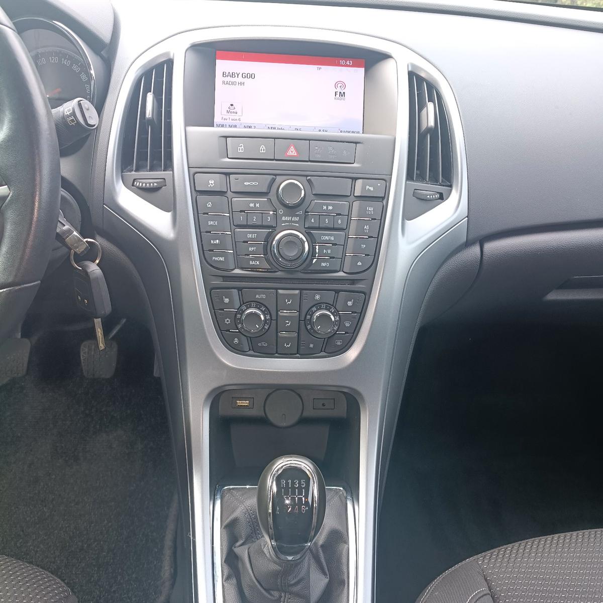Opel Astra 2014 — photo 16