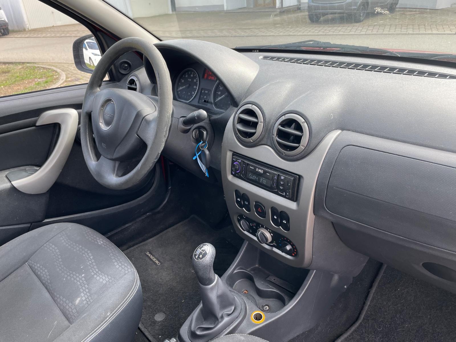 Dacia Sandero 2010 — photo 16