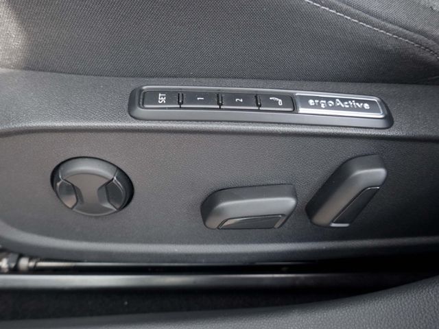 Fahrzeugabbildung Volkswagen Golf VIII Variant Style 2.0 TDI DSG LED RFK ACC