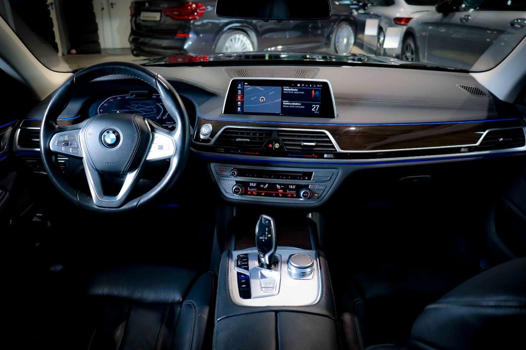 BMW 730