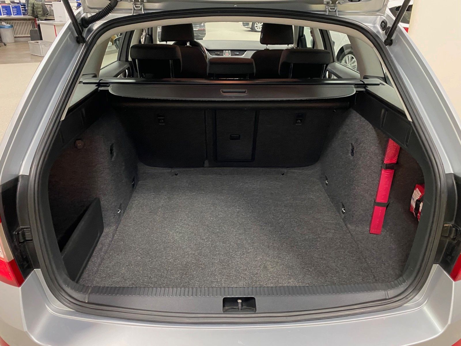 Fahrzeugabbildung SKODA Octavia 2.0 TDI Combi+NAVIGATION+ALU+ALLWETTER++