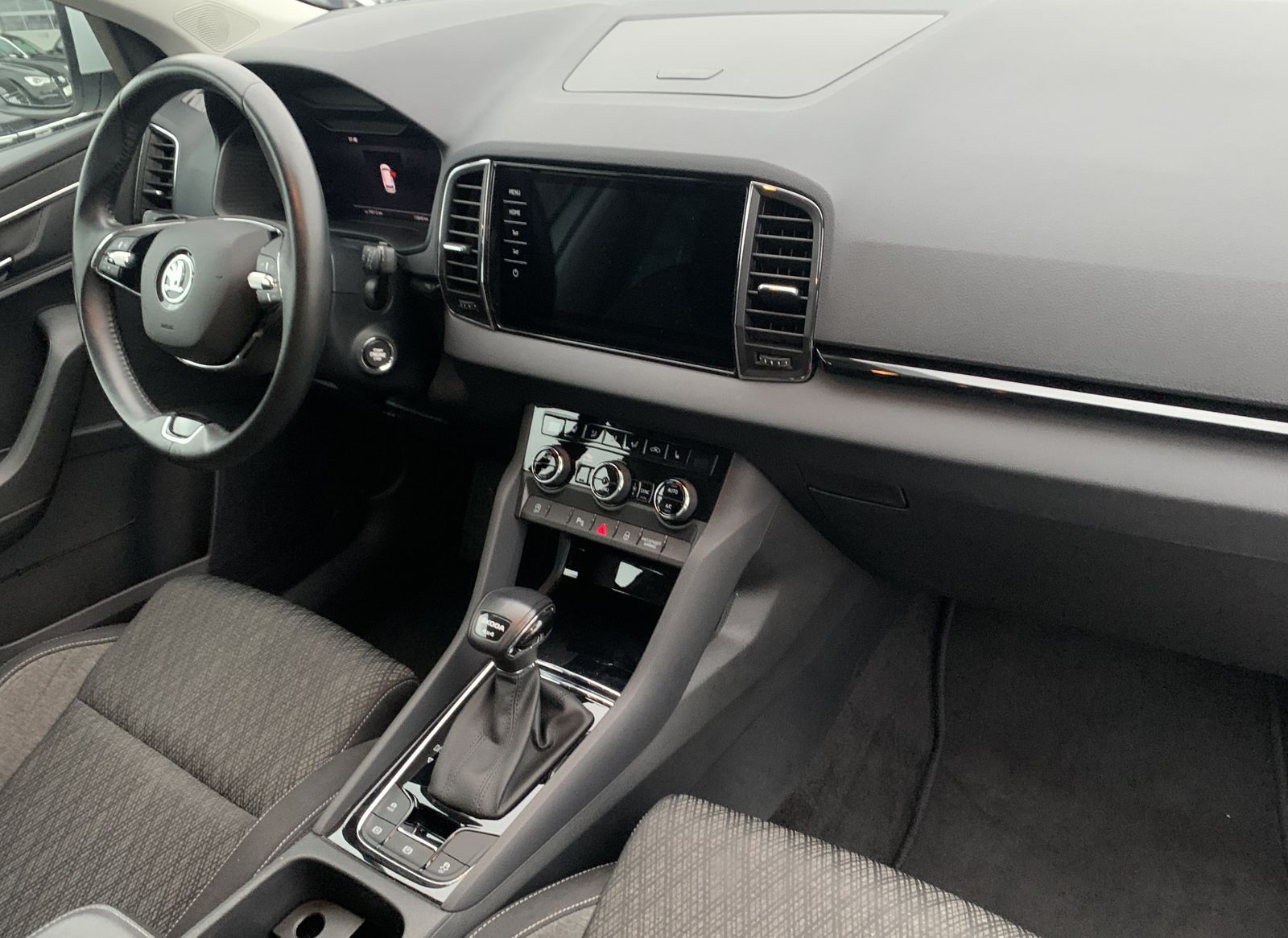 Fahrzeugabbildung SKODA Karoq 2.0 TDI*4x4*LED*Cam*ACC*Navi*PDC*Spur*