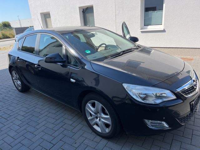 Opel Astra J Lim. 5-trg. 110 PS Diesel. Anhängerkuppl