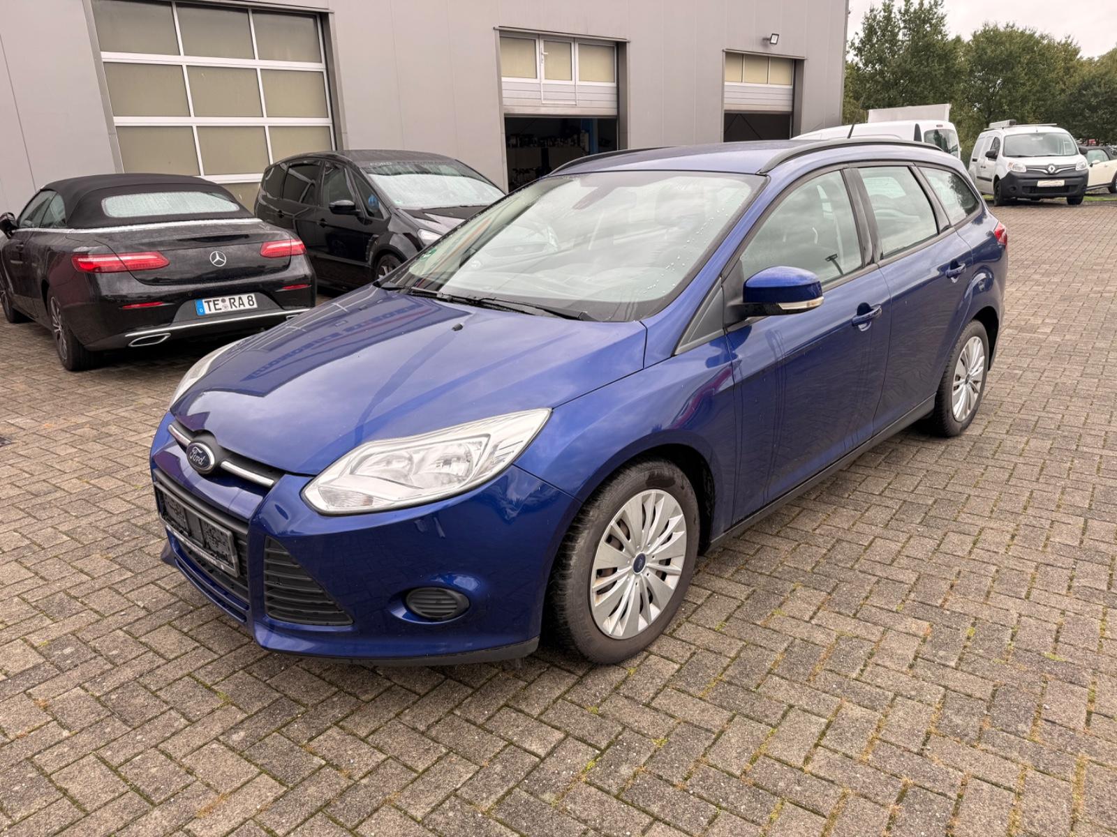 Ford Focus 2013 — interior