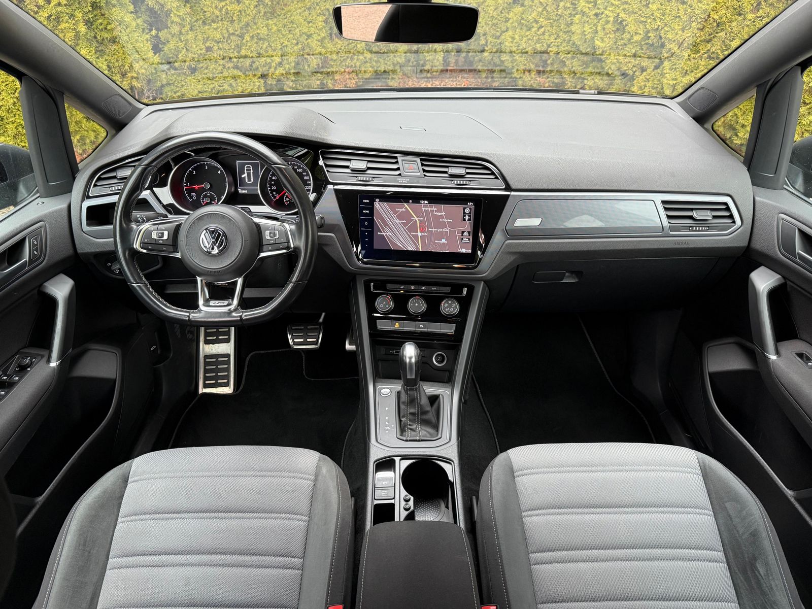 Fahrzeugabbildung Volkswagen Touran 2.0 TDI DSG R-Line LED+NAV+ACC+CARPLAY+