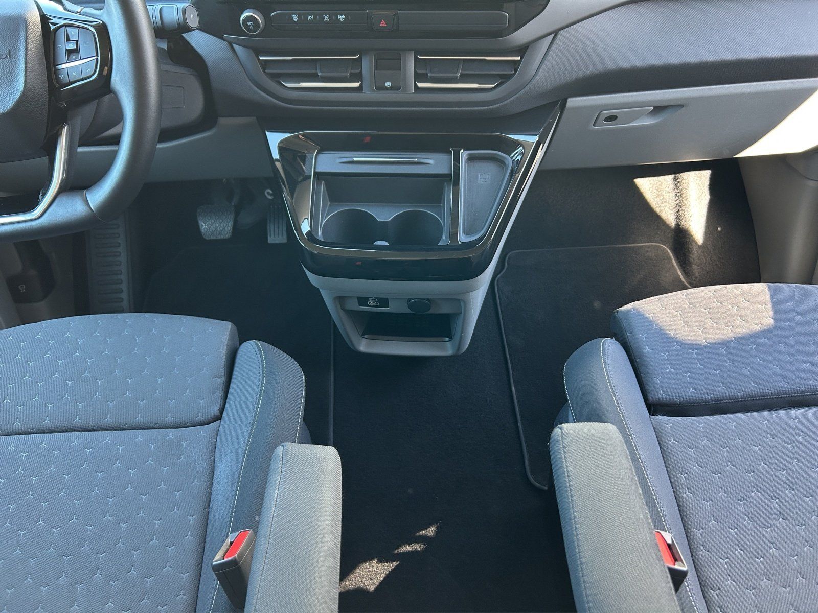 Fahrzeugabbildung Ford Tourneo Custom Titanium 320 L1 Aut./LED/ACC/CAM/