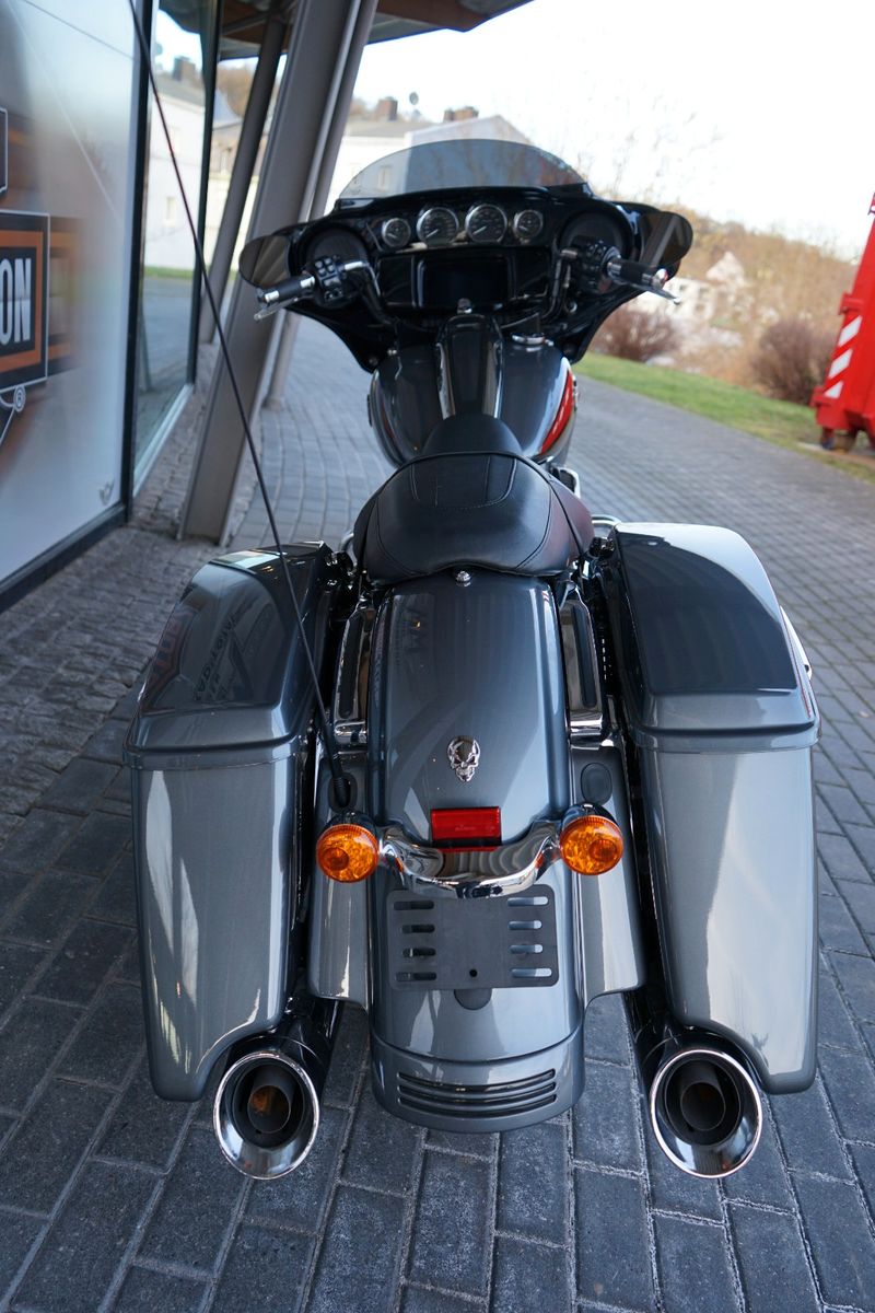 Fahrzeugabbildung Harley-Davidson Street Glide Special FLHXS 114 mit Scremin Eagle