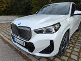 BMW iX1 xDrive30 - Sport, HUD, AHK, Driving A. Plus - BMW iX1 von privat