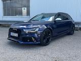 Audi RS 6 Avant 4.0 TFSI quattro * PANO * B & O - blaue Audi RS6