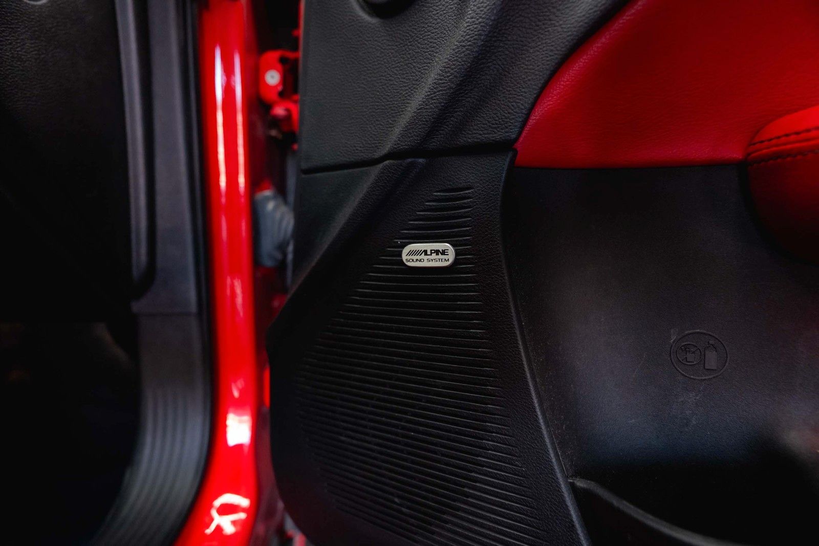 Fahrzeugabbildung Dodge Challenger 6.4 V8 SRT 392 R/T SCATPACK RED DEVIL