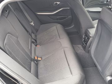 BMW 318i Touring DAB Komfortzg. Tempomat Klimaaut.