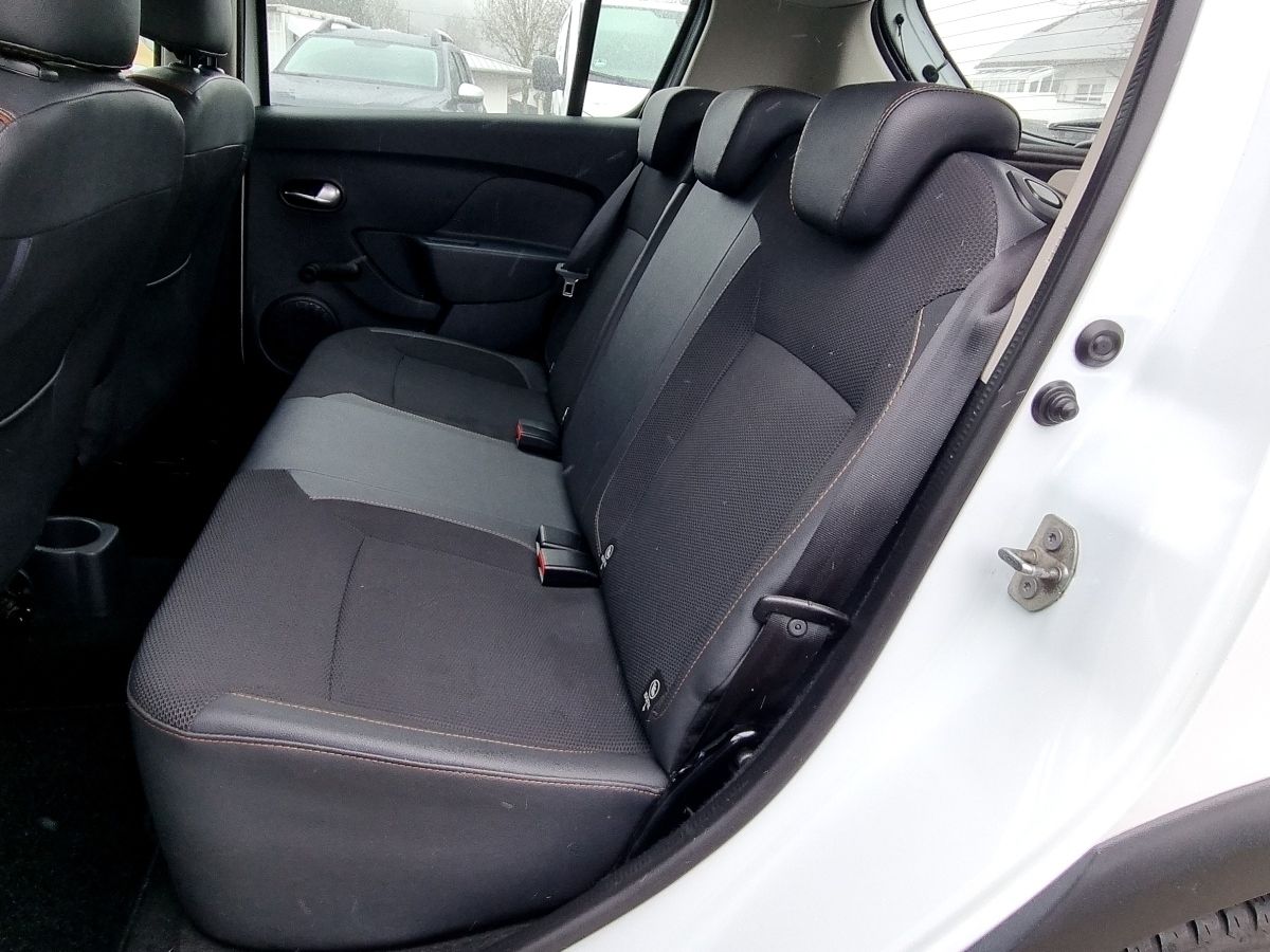 Fahrzeugabbildung Dacia Sandero Stepway Celebration TCe 90