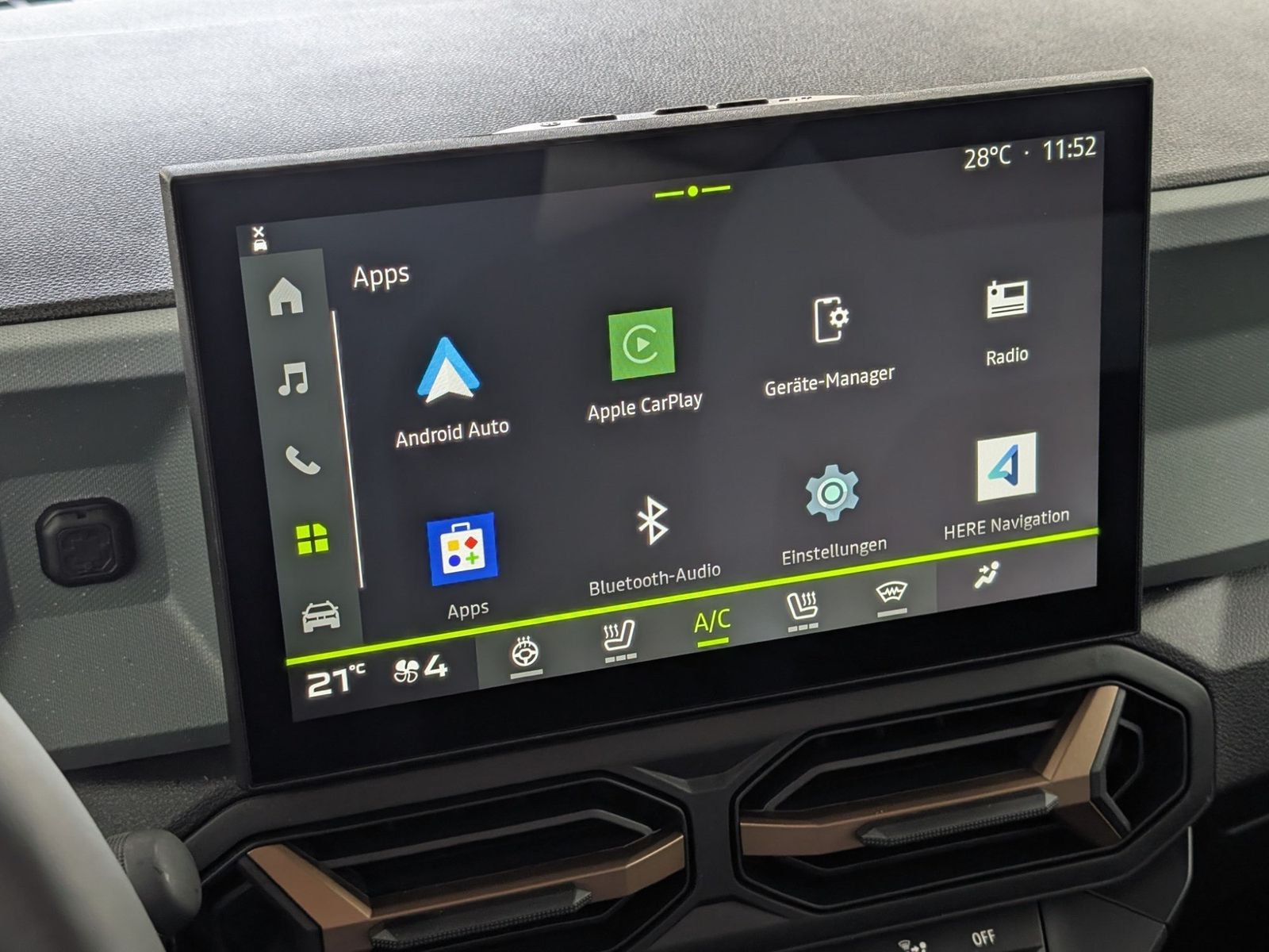 DACIA Duster Extreme Hybrid 155 Winter-Plus – Bild 21