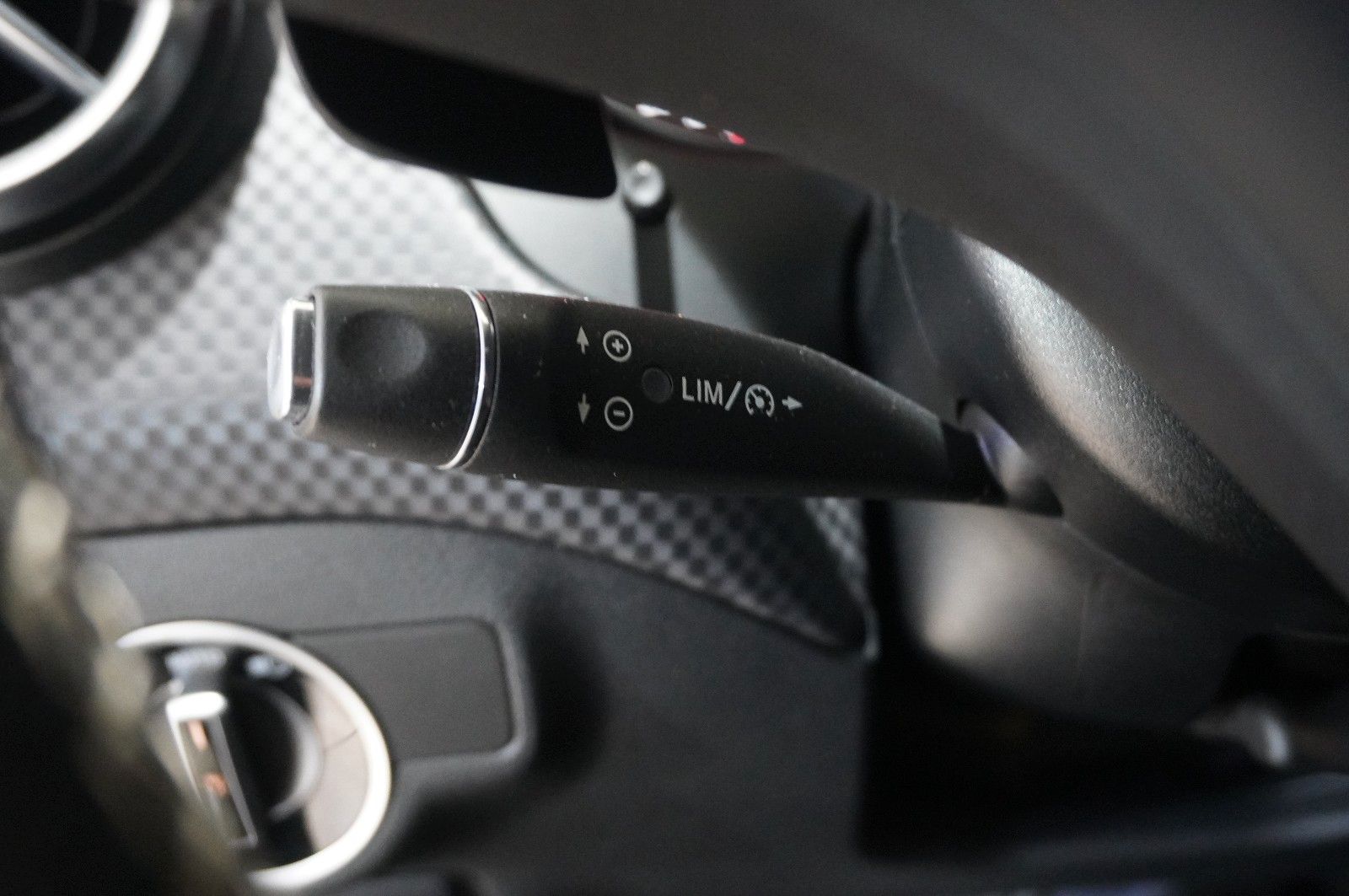 Fahrzeugabbildung Mercedes-Benz A 220 CDI BLUEFFI. NAVI/LED/KAMERA/SHZ/SPORT/AHK