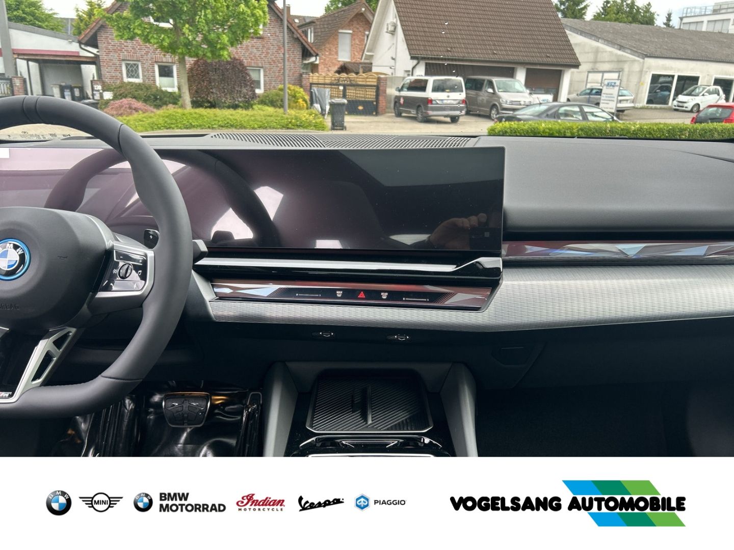 Fahrzeugabbildung BMW 550 e xDrive M Sport Park-Assistent Sportpaket H