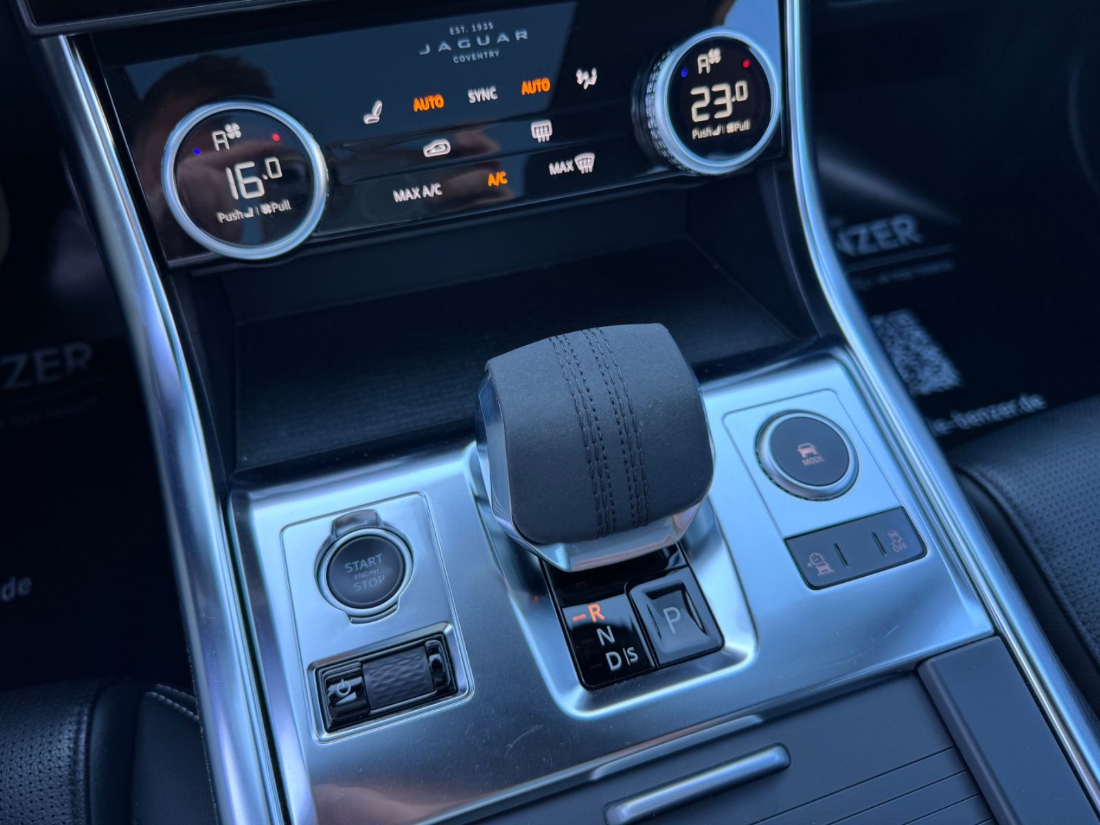 Fahrzeugabbildung Jaguar XF Sportbrake R-Dynamic SE AWD/PANO/KAM/MERIDIAN