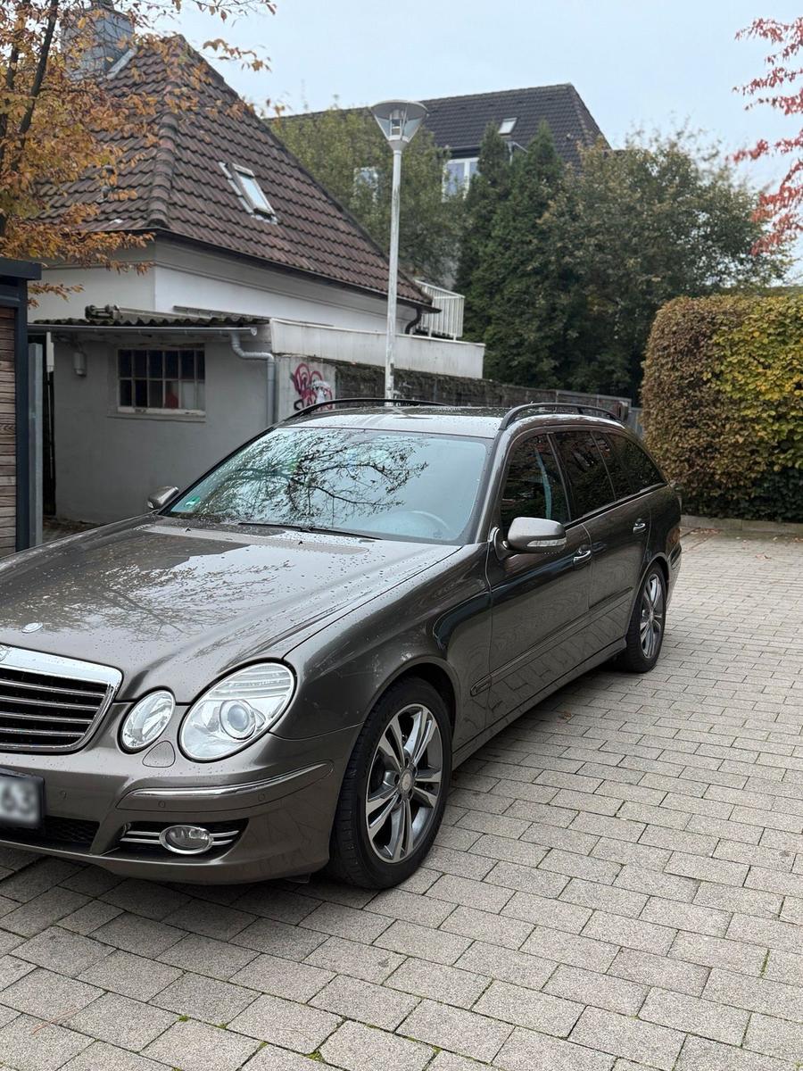 Mercedes-Benz E320 2008 — rear view