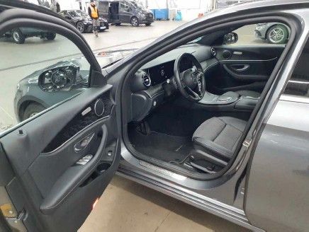 Fahrzeugabbildung Mercedes-Benz E 220d Avantgarde+Distr+Pano+AHK+MultiB+Ambiente
