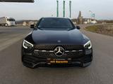 Mercedes-Benz GLC 300 e 4MATIC Coupé Autom. - AMG Int-Ext - Mercedes-Benz GLC 300 mit Hybrid-Antrieb: Coupe