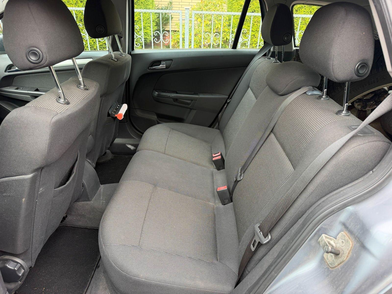 Opel Astra 2008 — photo 11