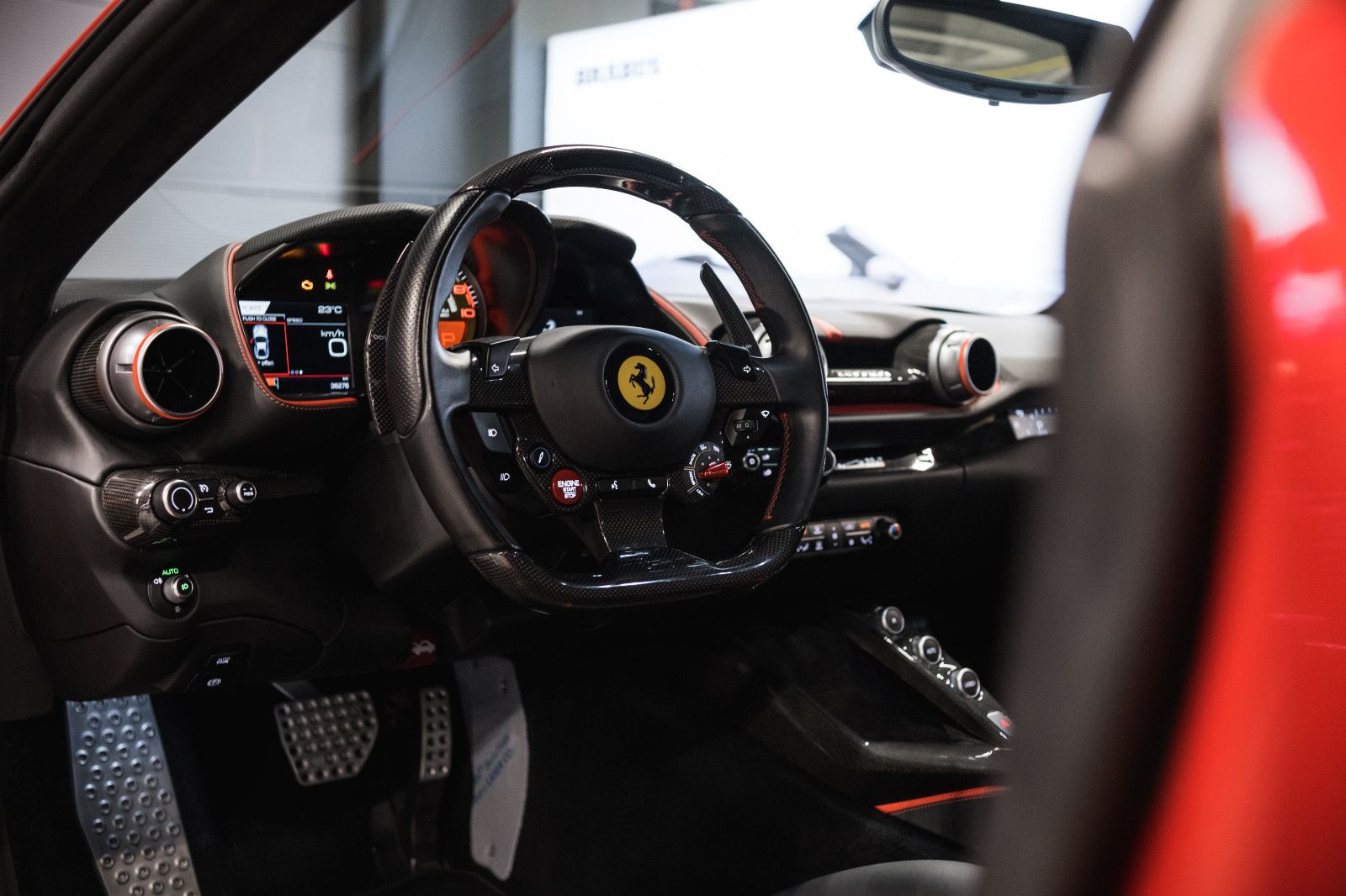 Fahrzeugabbildung Ferrari 812 Superfast-Karbon-Lift-Kameras-Beif.-Display