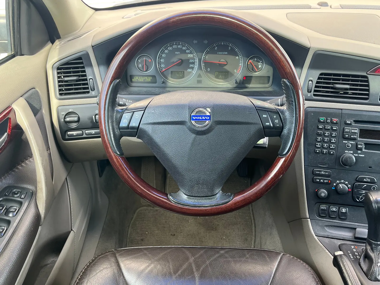Volvo XC70 2004 — photo 7
