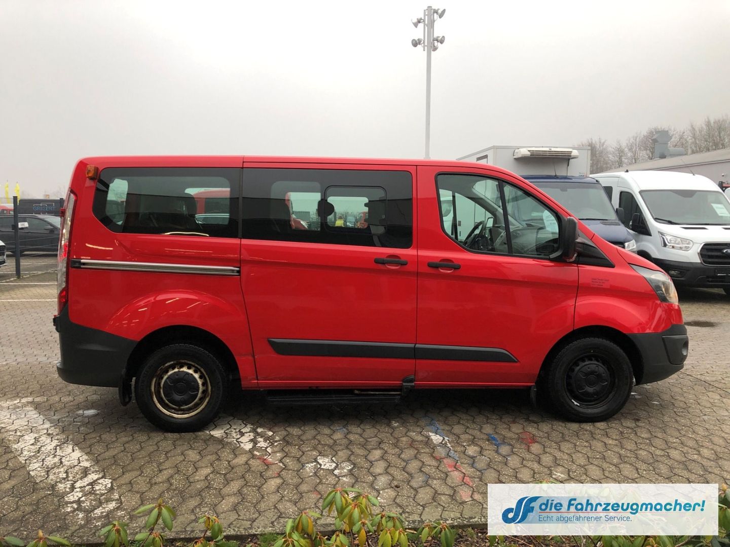 Fahrzeugabbildung Ford Transit Custom Kombi 300 L1 2.2 TDCi *1871