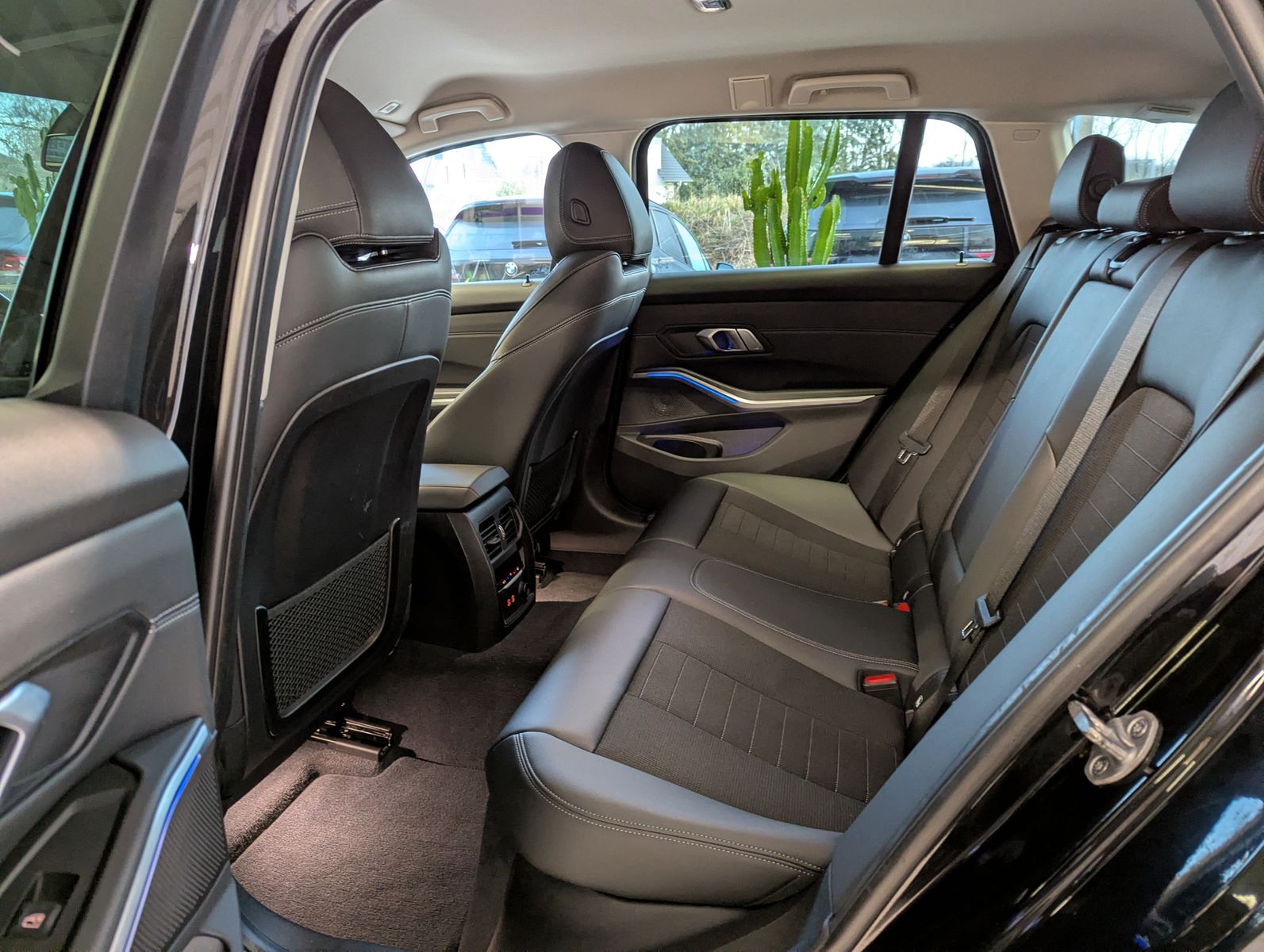 BMW 320 d xDrive Sport Line HUD Shadow LED ACC AHK - Image 13