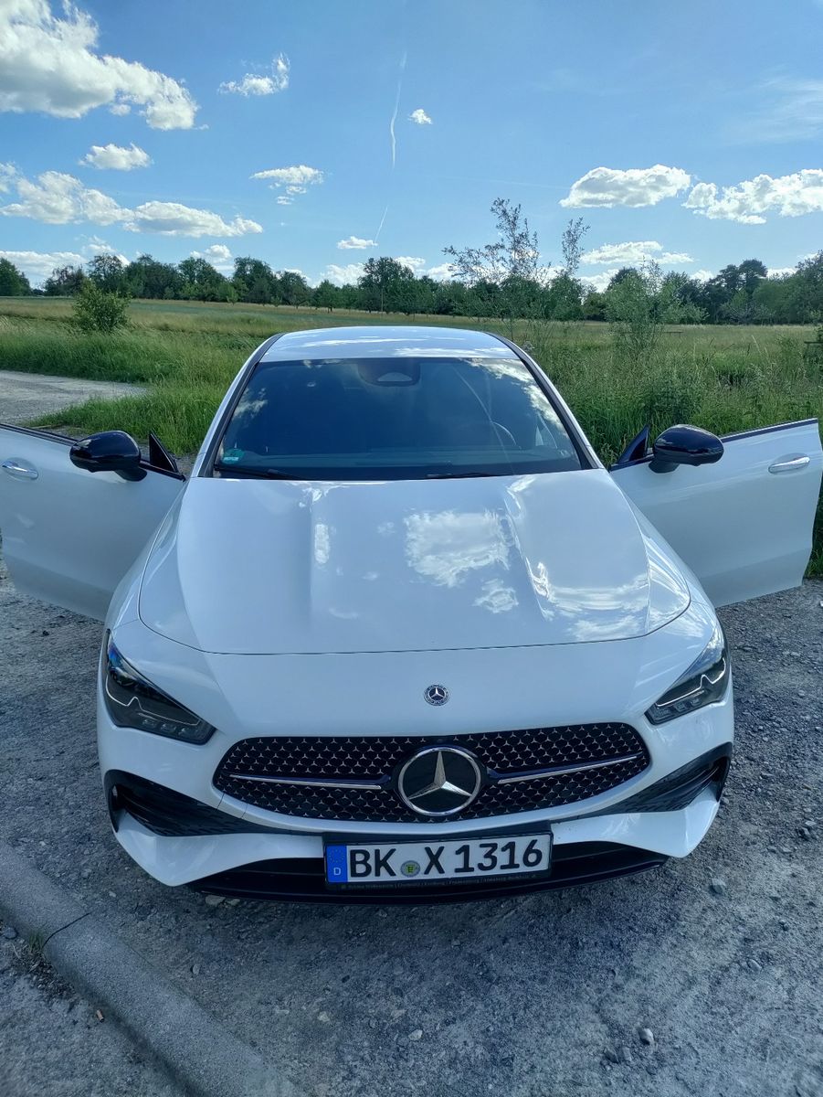 MERCEDES-BENZ CLA 200 Coupe AMG Line Edition MBUX 