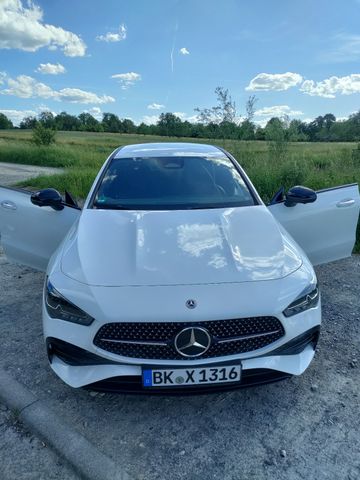 MERCEDES-BENZ CLA 200 Coupe AMG Line Edition MBUX 