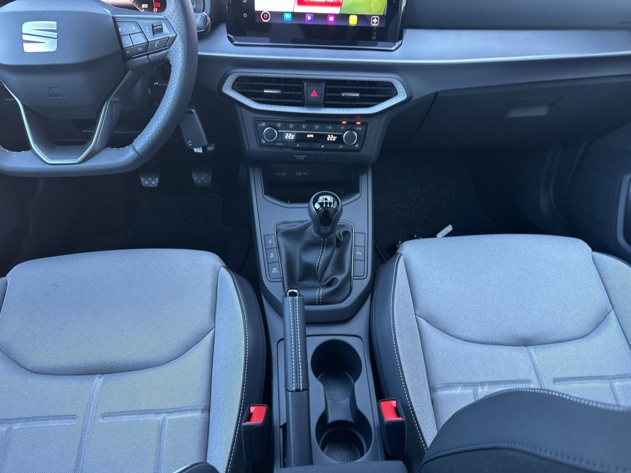 Fahrzeugabbildung SEAT Ibiza FR 1.0 TSI 116 PS 6-Gang - mit KI generiert/bearbeitet