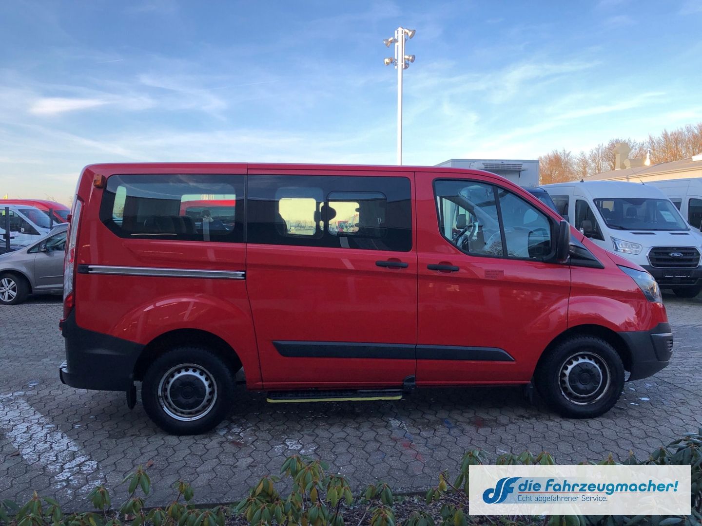 Fahrzeugabbildung Ford Transit Custom Kombi 300 L1 2.2 TDCi *8403