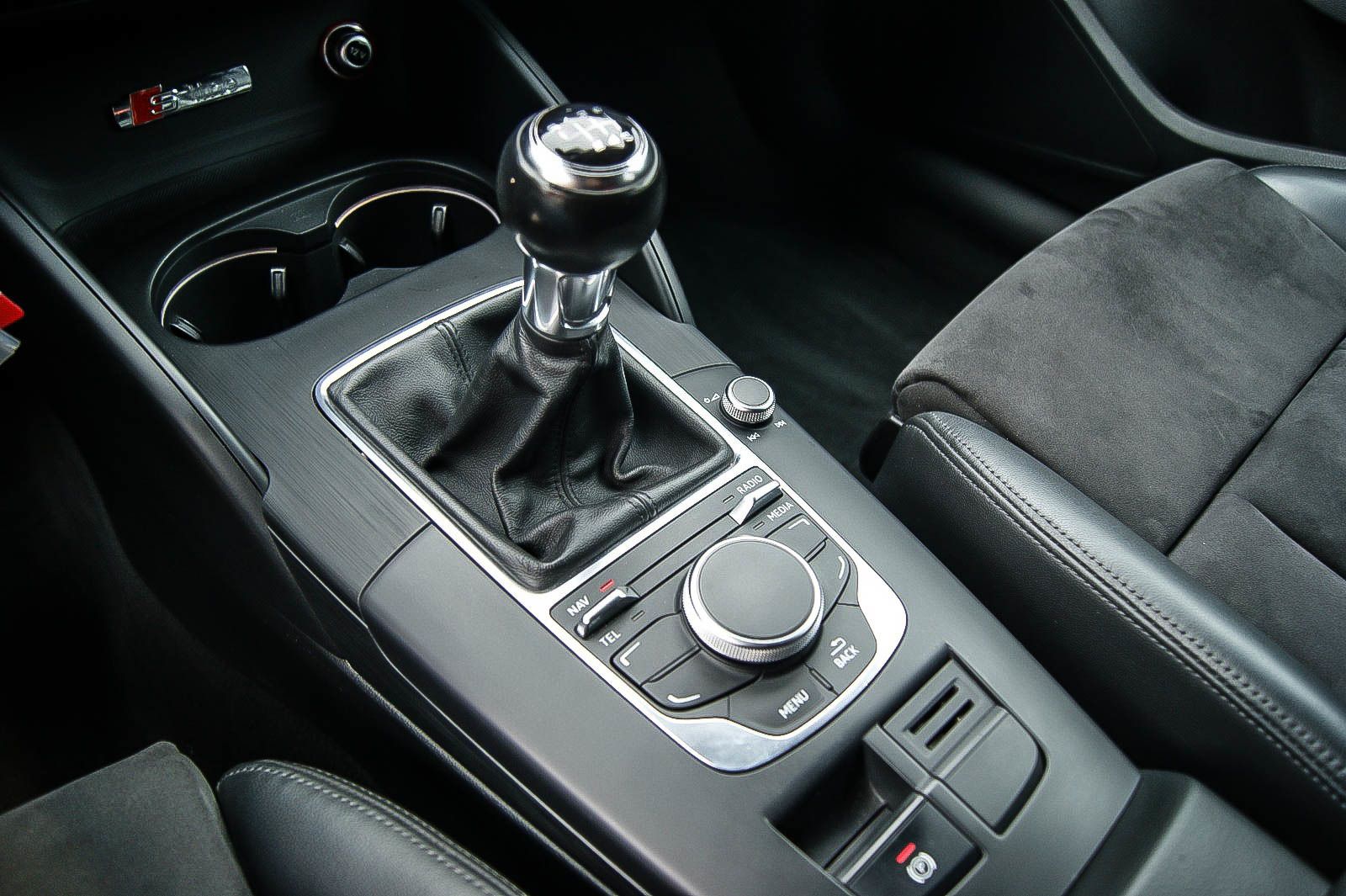 Fahrzeugabbildung Audi A3 Limousine 1.4 TFSI S-LINE NAVIGATION XENON 18