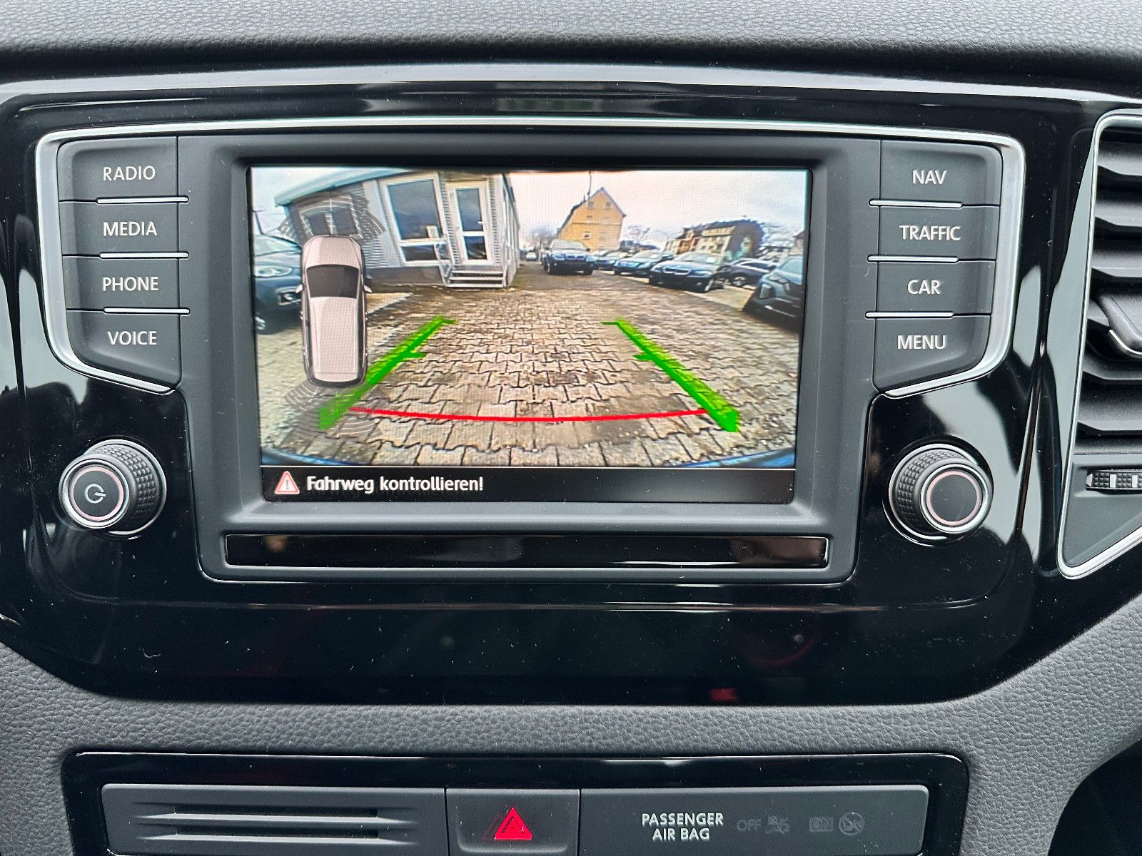 Fahrzeugabbildung Volkswagen GOLF SPORTSVAN VII HIGHLINE BMT*AHK+PANO+AUTOM.*