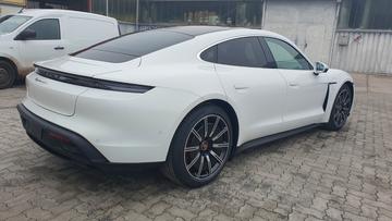 صورة 2 لـ 2020 Porsche TAYCAN